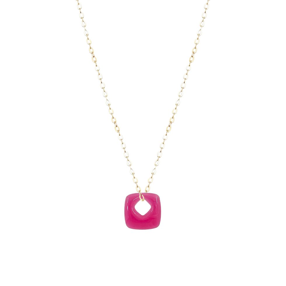 Collier en acier inoxydable doré avec pendentif en résine rose, bijoux fantaisie minimalistes.